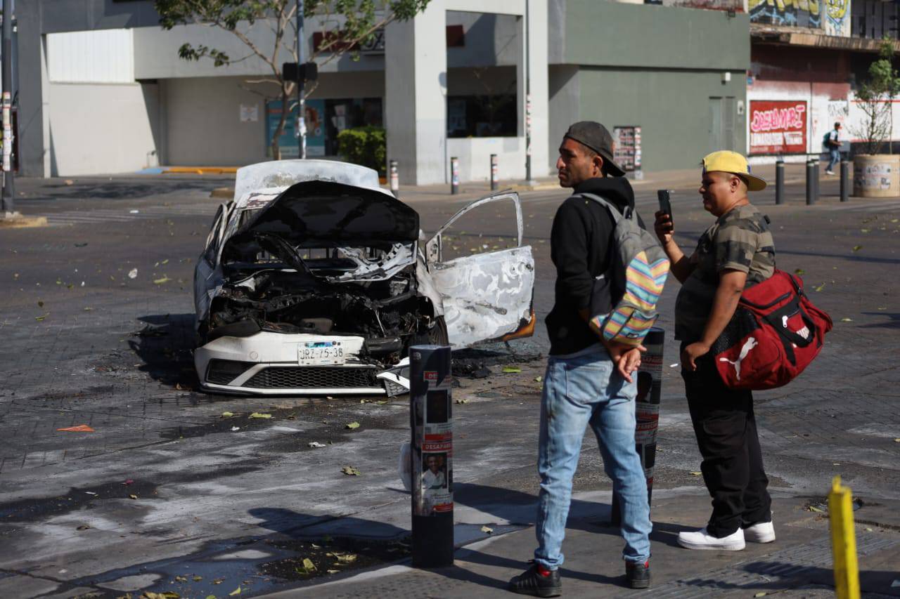 Suman al menos 28 bloqueos por operativo federal en Tapalpa; reportan quema de vehículos en la ZMG